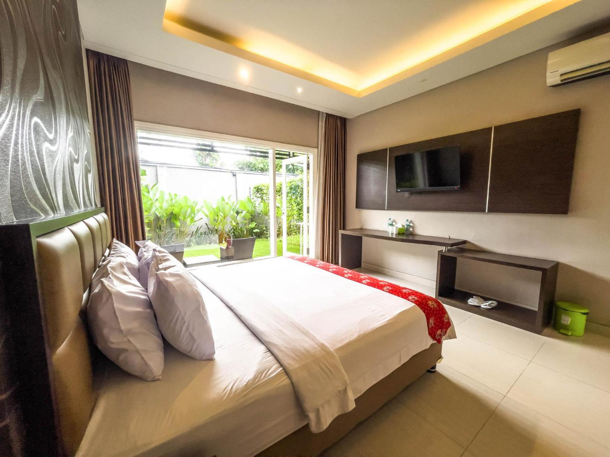New Surya Hotel Banyuwangi  Buitenkant foto