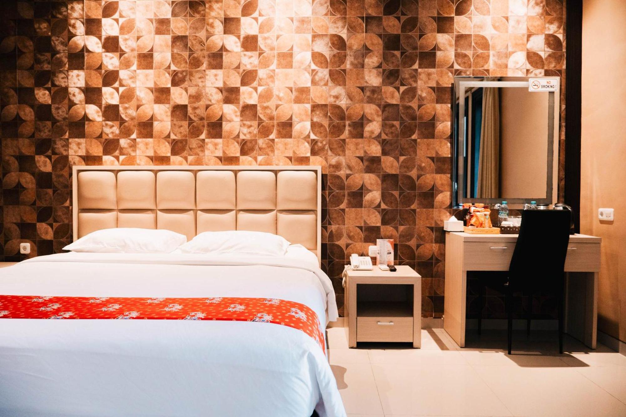 New Surya Hotel Banyuwangi  Buitenkant foto