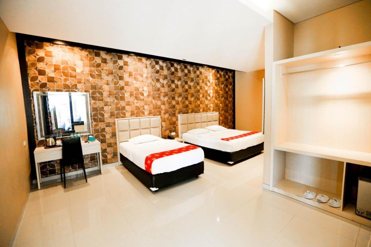 New Surya Hotel Banyuwangi  Buitenkant foto