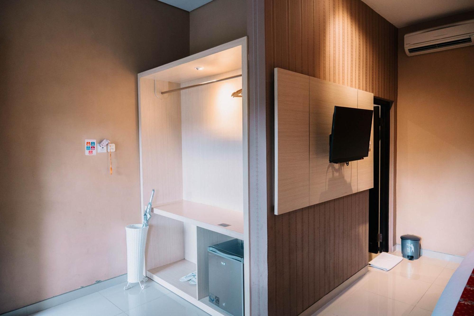 New Surya Hotel Banyuwangi  Buitenkant foto