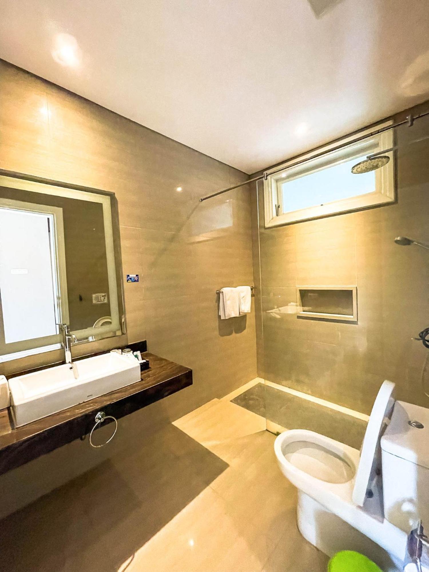 New Surya Hotel Banyuwangi  Buitenkant foto