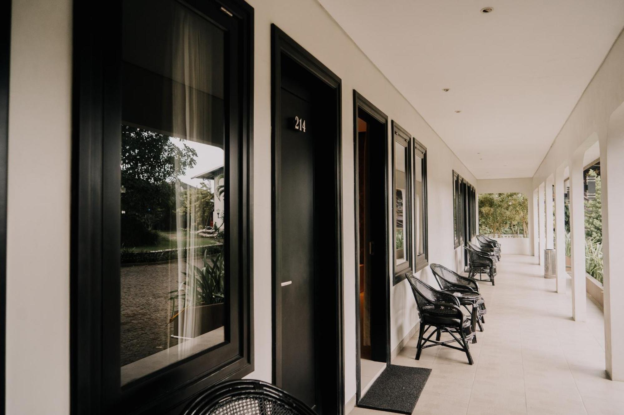 New Surya Hotel Banyuwangi  Buitenkant foto