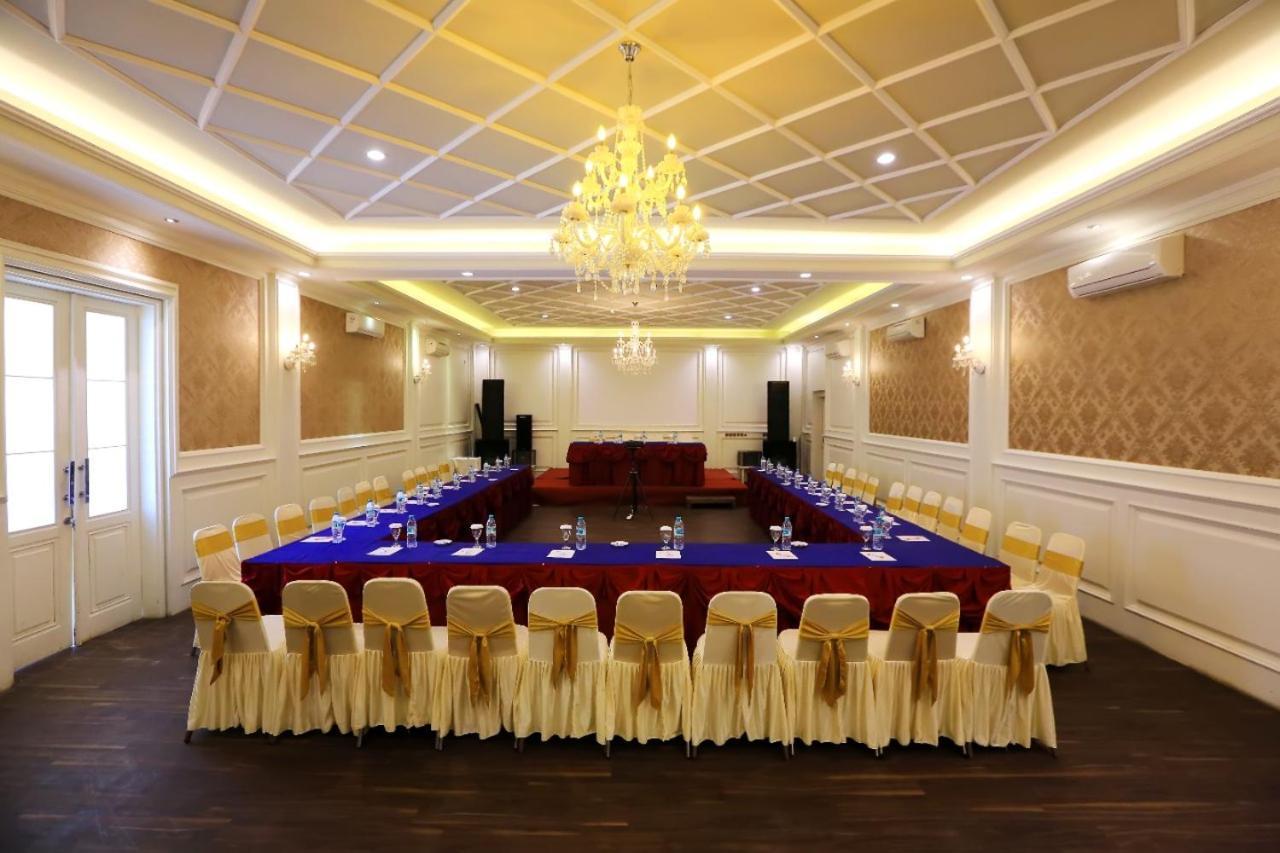 New Surya Hotel Banyuwangi  Buitenkant foto