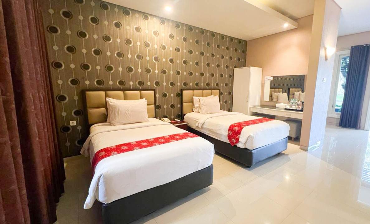 New Surya Hotel Banyuwangi  Buitenkant foto