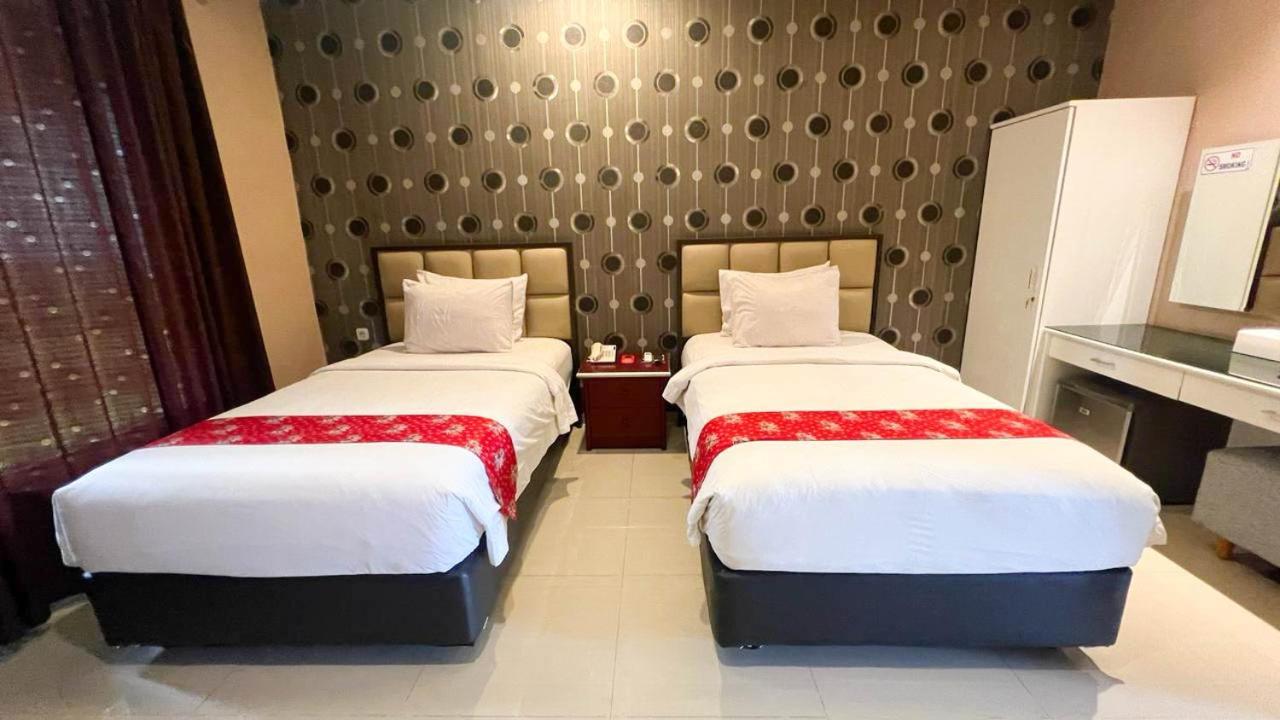 New Surya Hotel Banyuwangi  Buitenkant foto