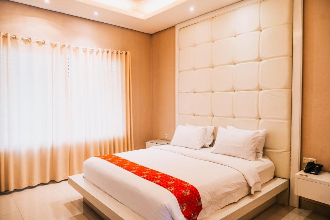 New Surya Hotel Banyuwangi  Buitenkant foto