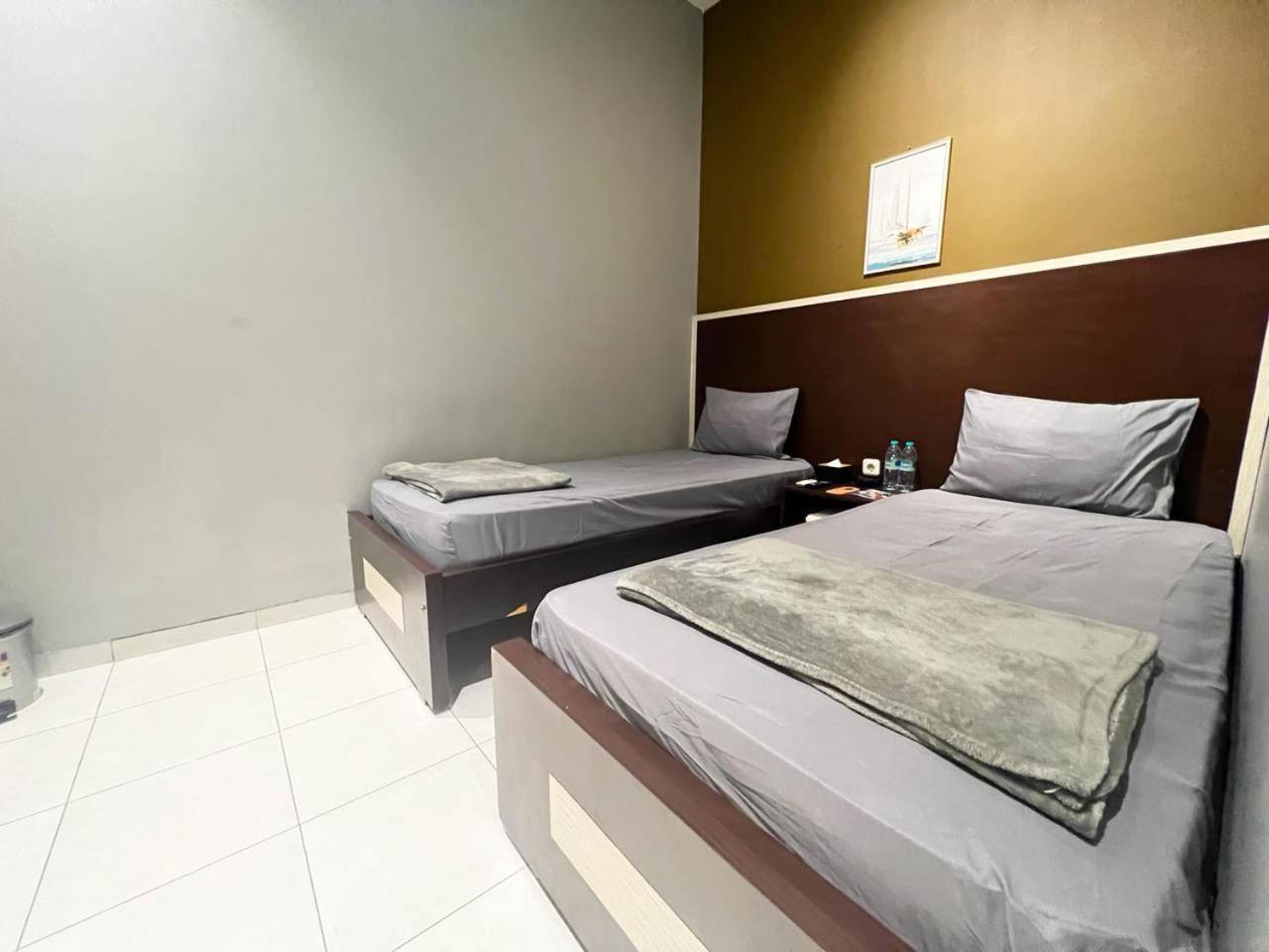 New Surya Hotel Banyuwangi  Buitenkant foto