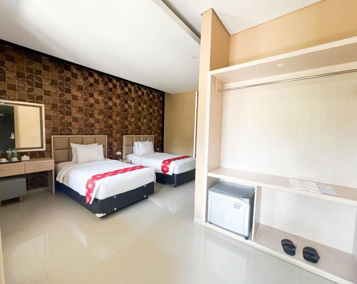 New Surya Hotel Banyuwangi  Buitenkant foto