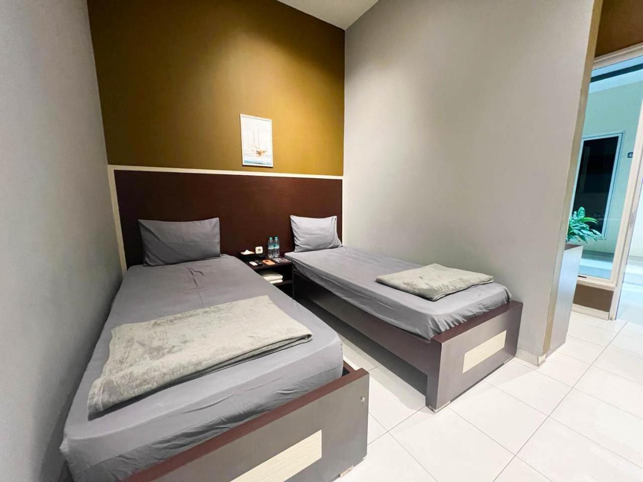 New Surya Hotel Banyuwangi  Buitenkant foto