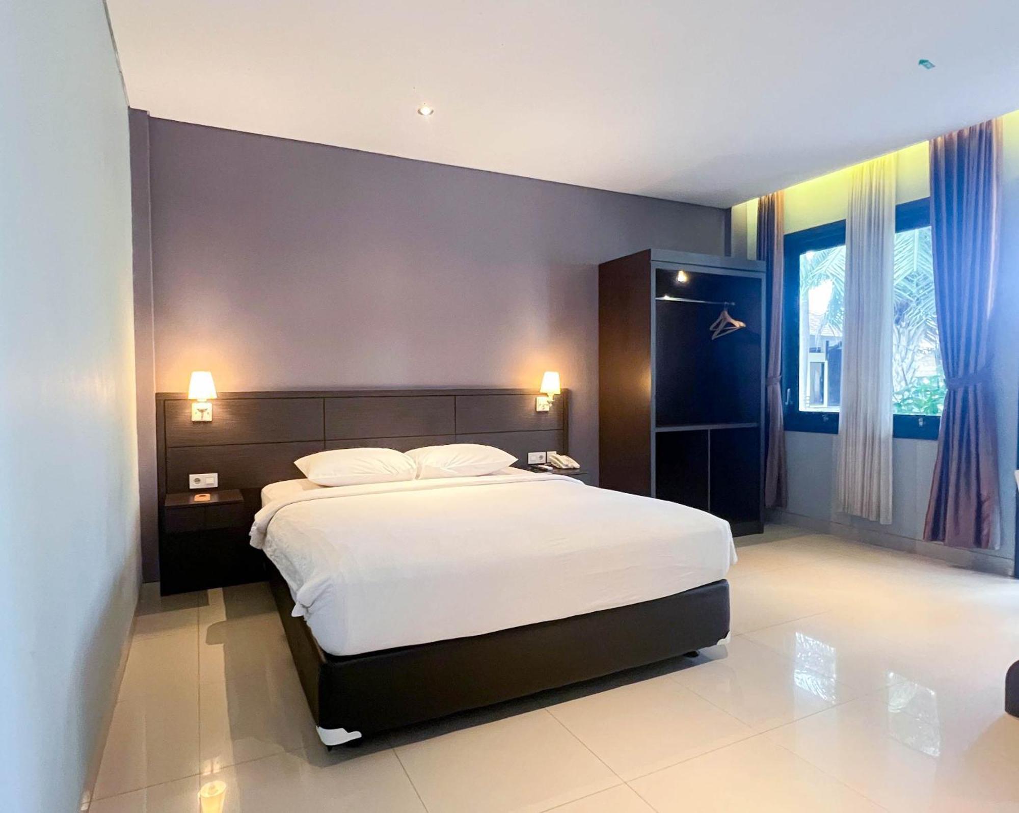 New Surya Hotel Banyuwangi  Buitenkant foto