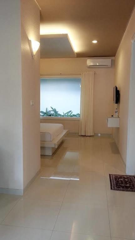 New Surya Hotel Banyuwangi  Buitenkant foto